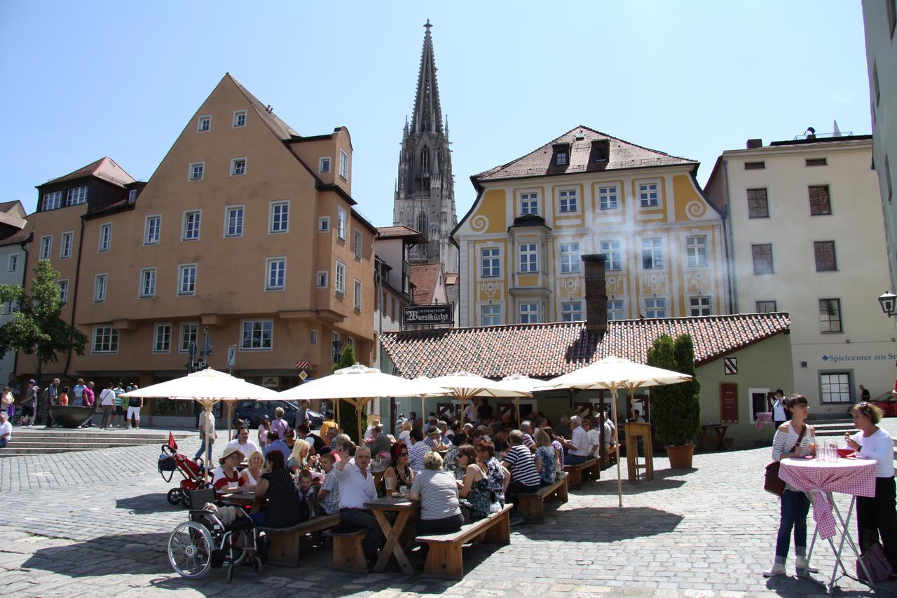 Hotel Am Peterstor Regensburg Exterior photo